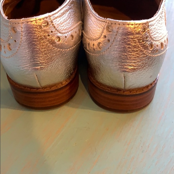 Vionic, size 6 silver oxfords. Perfect condition! - Picture 6 of 7